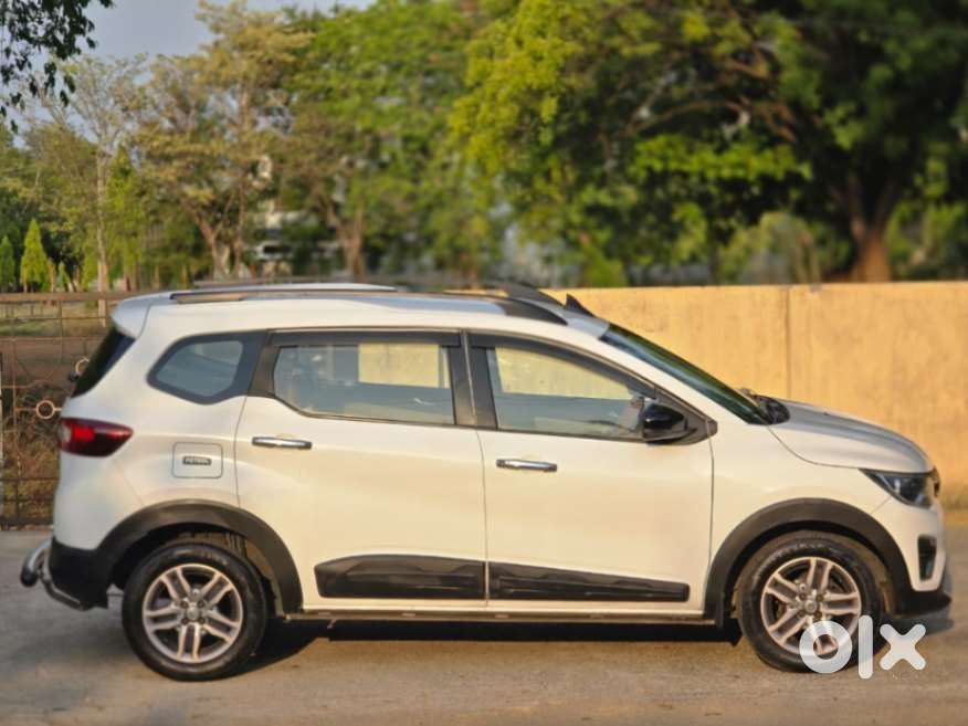 Renault Triber Rxz, 2022, Petrol