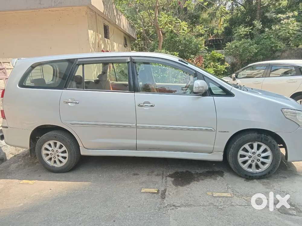 Toyota Innova 8 Seater