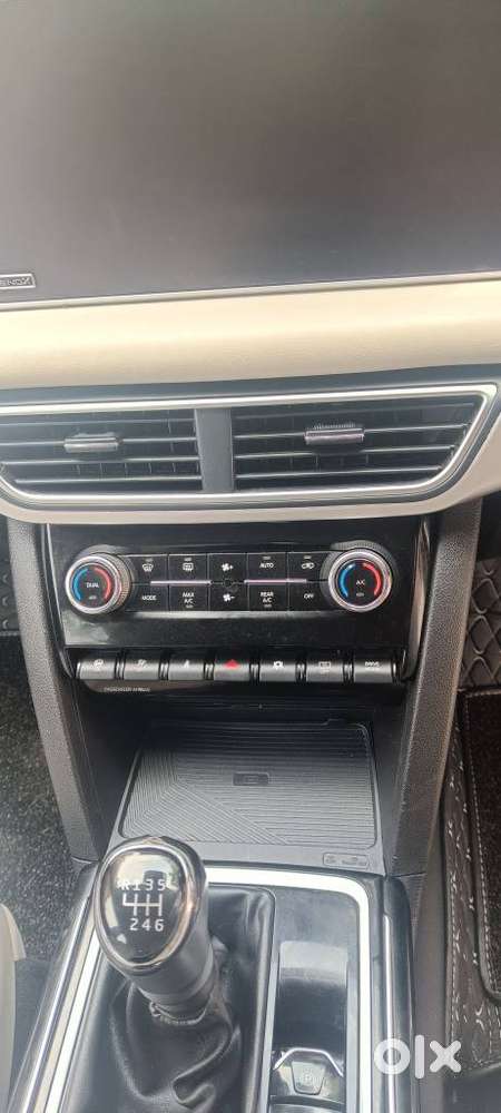 Mahindra Xuv700 2.2 Ax 7 Diesel Mt Luxury Pack Str, 2022, Diesel