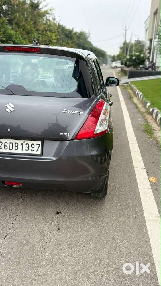 Maruti Suzuki Swift Vxi Abs Bsiv, 2017, Petrol