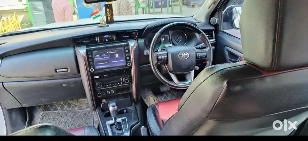 Toyota Fortuner Legender