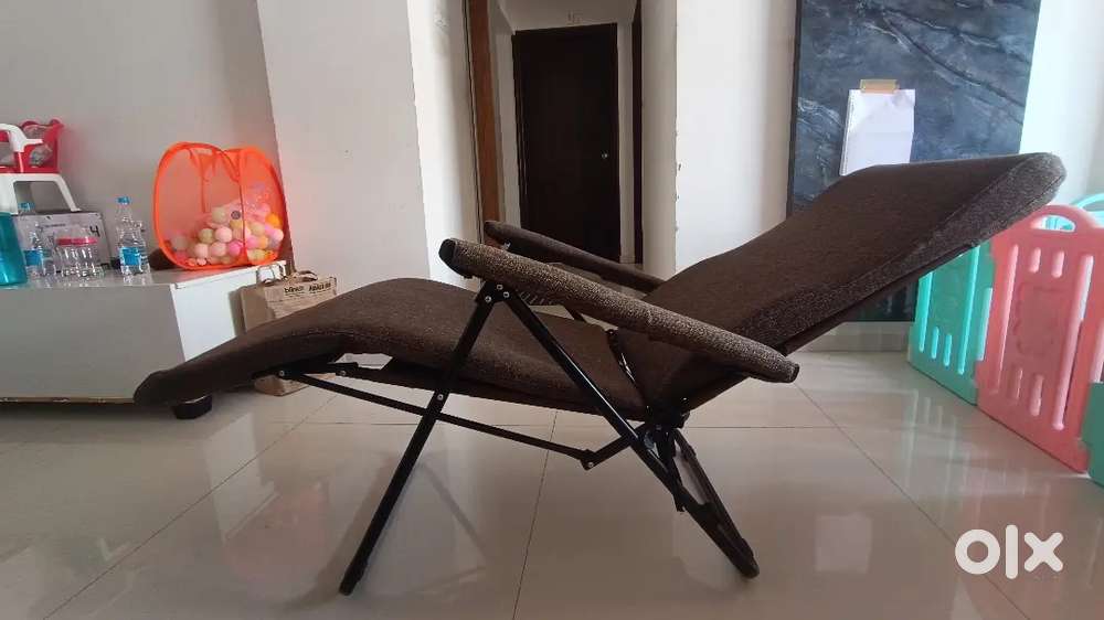 RECLINER CHAIR