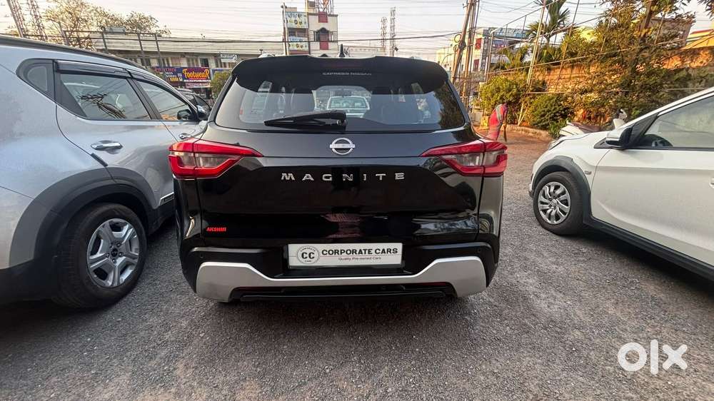 Nissan Magnite 1.0 Xv Premium, 2022, Petrol