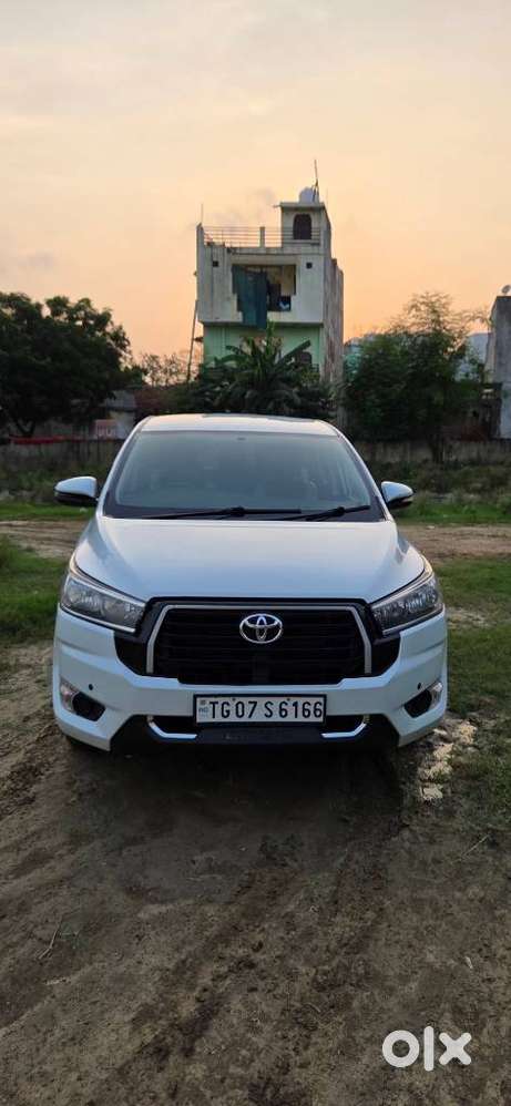 Toyota Innova Crysta [2020-ongoing] 2.4 Gx 8 Str, 2025, Diesel
