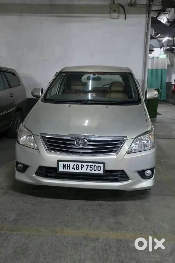 Toyota Innova 2.5 V 8 Seater