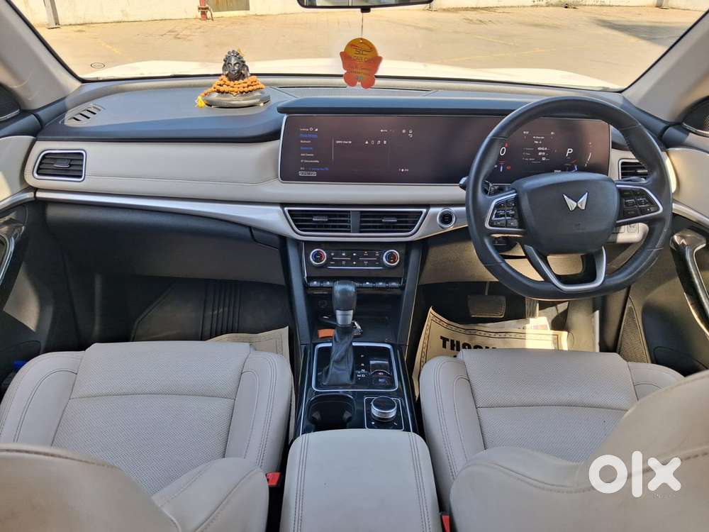 Mahindra Xuv700 2.2 Ax 7 Diesel At Str, 2023, Diesel