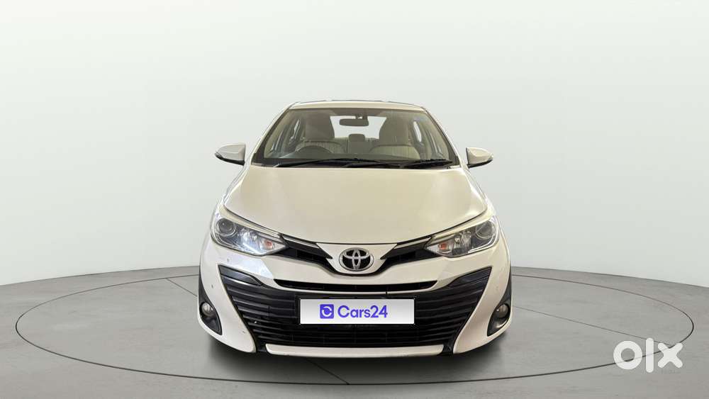 Toyota Yaris V Cvt, 2018, Petrol