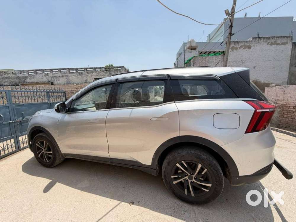 Mahindra Xuv700 2.0 Mx Petrol Mt 5 Str, 2022, Petrol