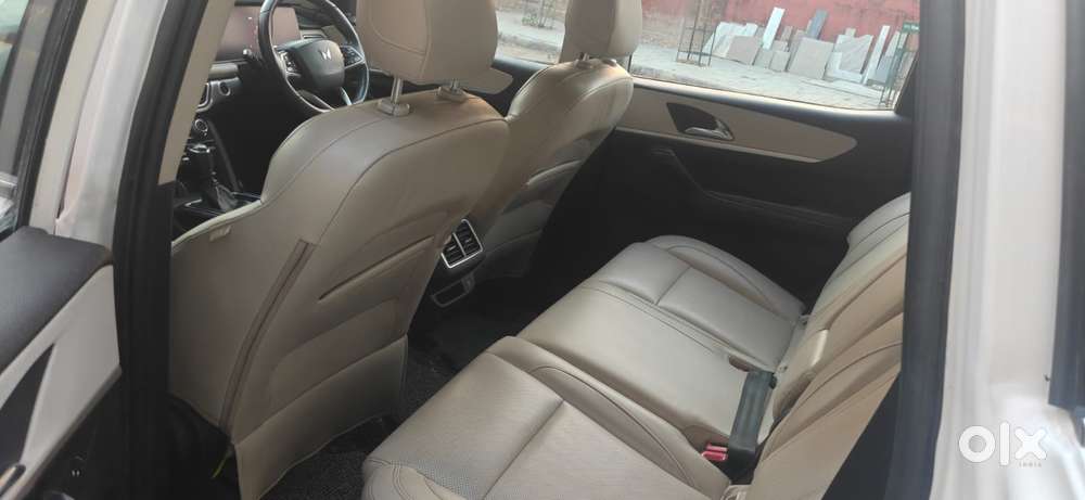 Mahindra Xuv700 2.2 Ax 7 Diesel At Luxury Pack Str, 2022, Diesel