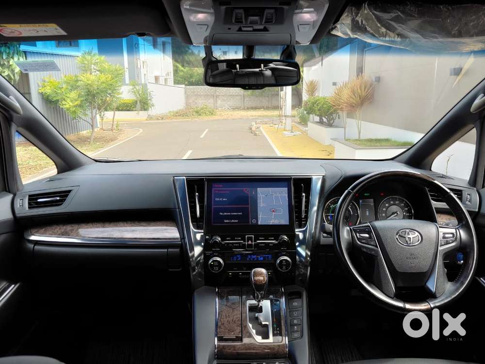 Toyota Vellfire 2.5 Executive Lounge, 2022, Petrol