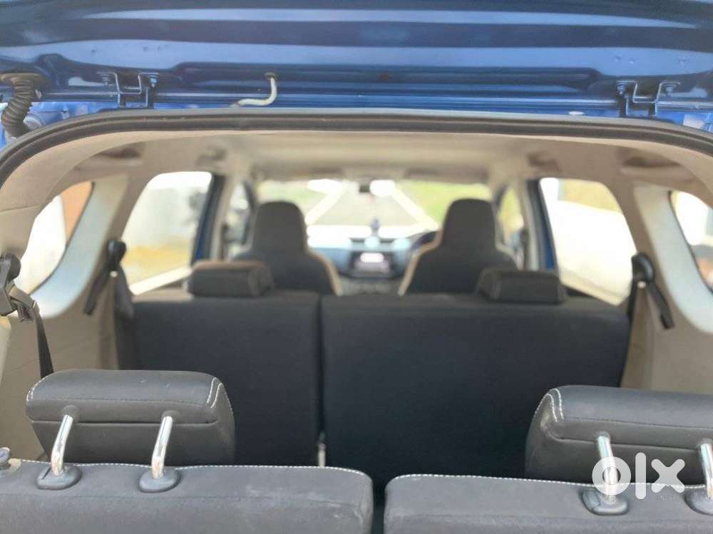 Renault Triber Rxz, 2023, Petrol