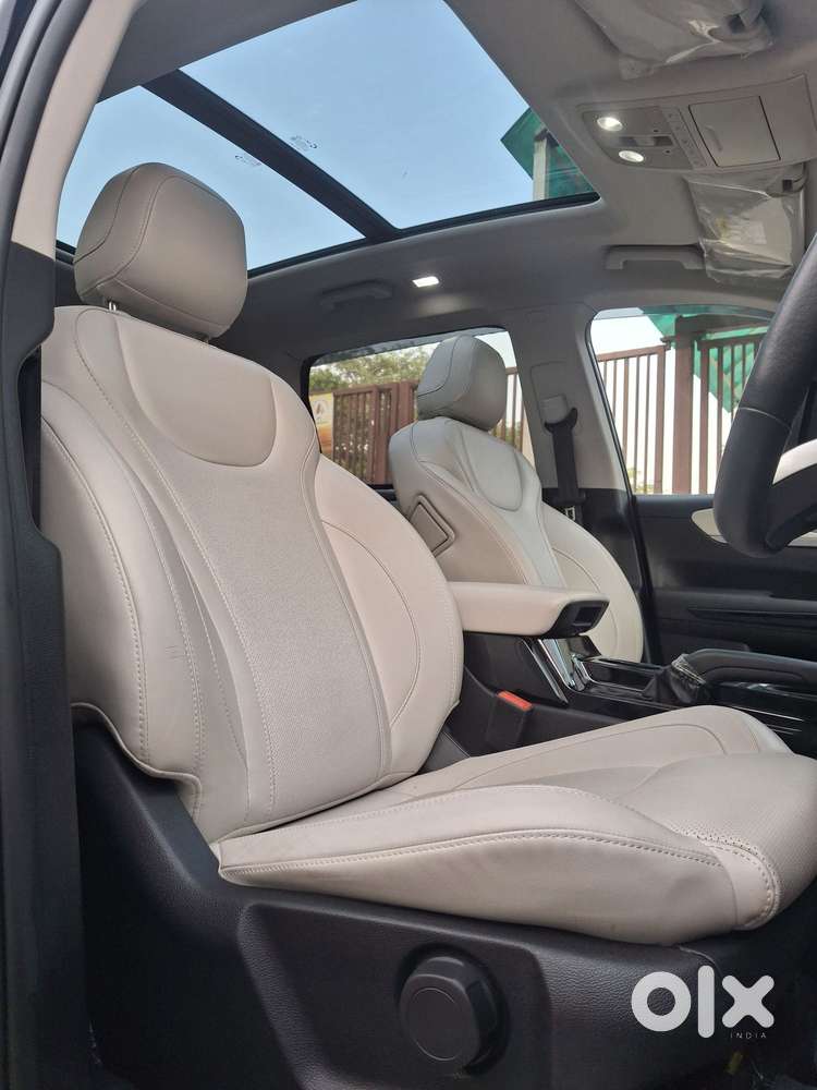 Mahindra Xuv700 2.0 Ax 7 Petrol At Str, 2024, Petrol