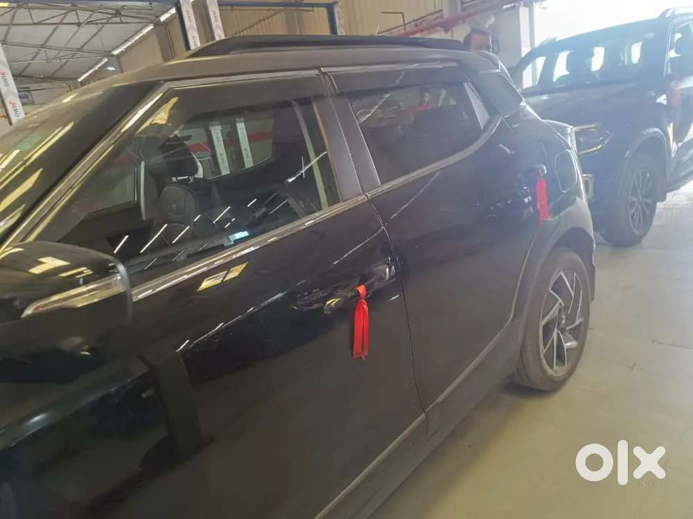 Mahindra Xuv 3xo 2025 Petrol 15000 Km Driven