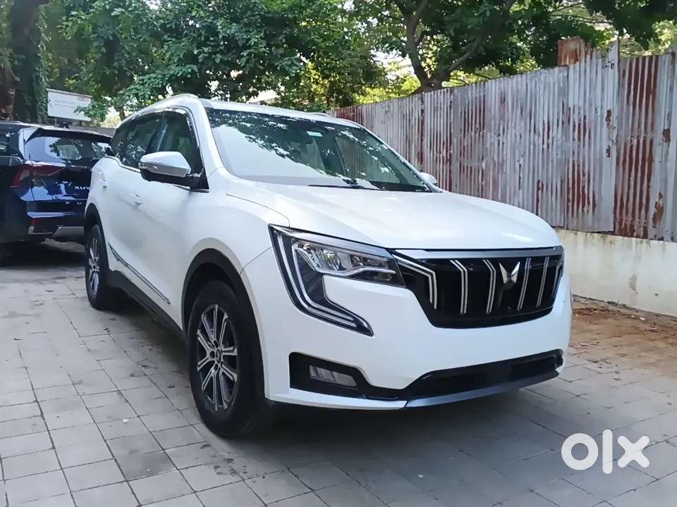Mahindra Xuv700 2.2 Ax 7 Diesel Mt Luxury Pack Str, 2025, Diesel