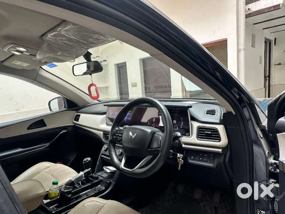 Mahindra Xuv700 2022 Petrol Well Maintained