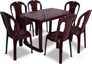 Plastic 6 seater store dining table