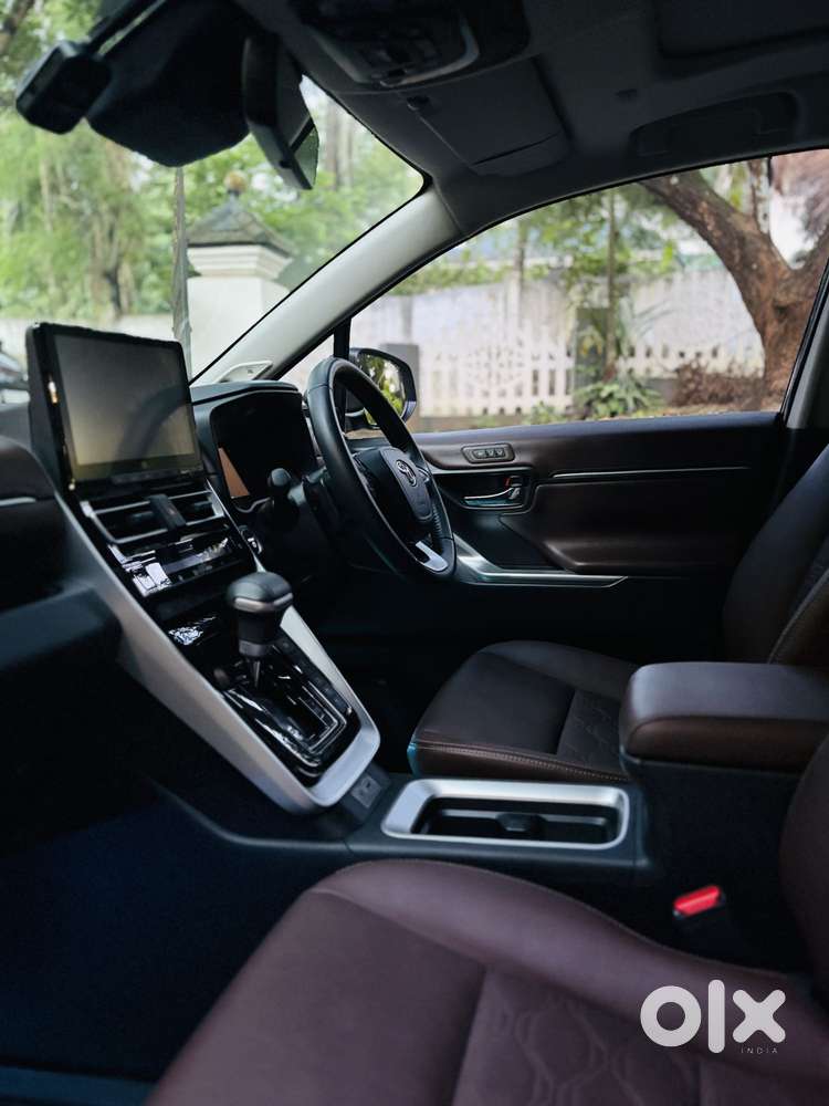 Toyota Innova Hycross 2.0 Zx (o) Hybrid 7 Str, 2023, Cng & Hybrids