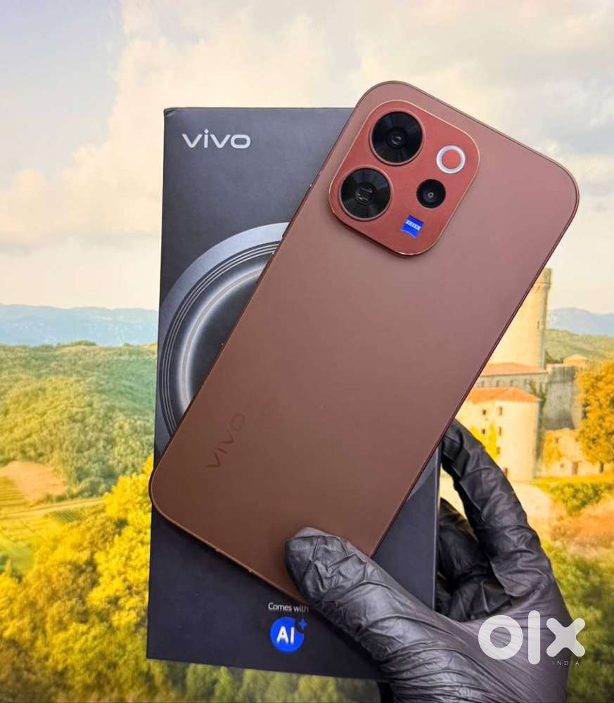 Vivo V70 12GB/256GB - Indian Unit Passion Red Color Box Open