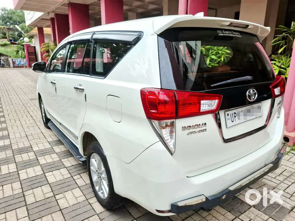 Toyota Innova Crysta 2.4 V Manual 2017 8 Seater
