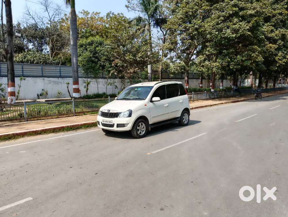 Mahindra Quanto C8 Top Model 2014