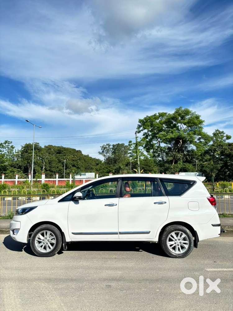 Toyota Innova Crysta 2.4 G Mt 8s, 2023, Diesel