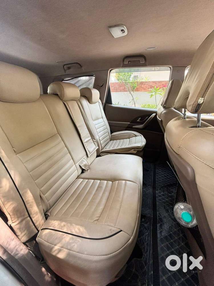 7 Seater Xuv 500 , White , Excellent Condition