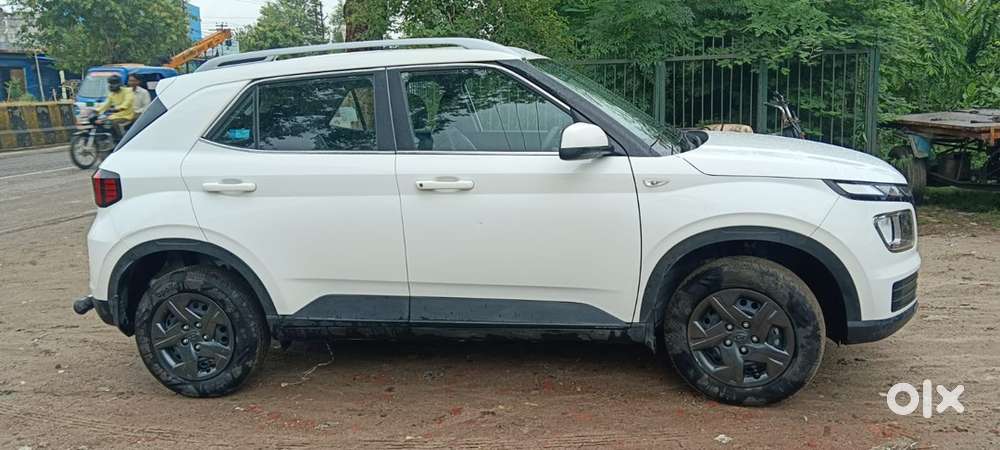 Hyundai Venue 2023 Petrol Well Maintained