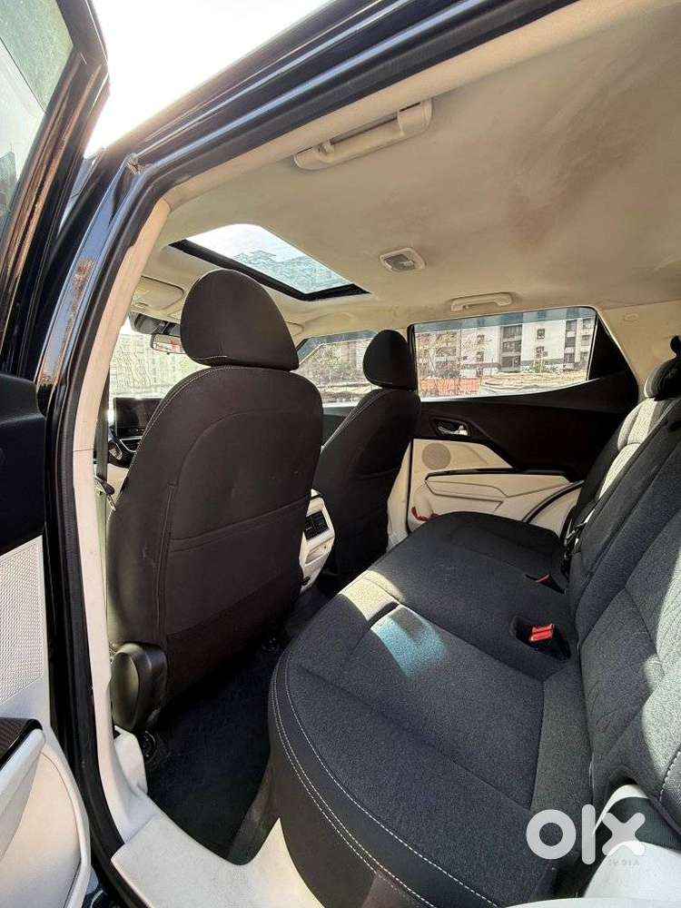 Mahindra Xuv 3xo Ax5 Pm Mt, 2024, Petrol