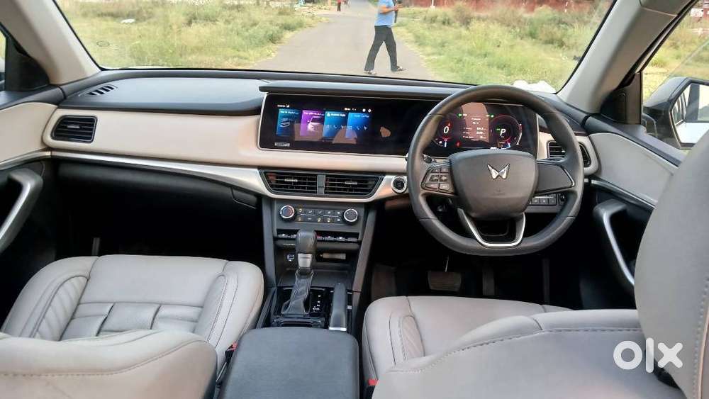 Mahindra Xuv700 2.2 Ax 5 Diesel At 7 Str, 2025, Diesel