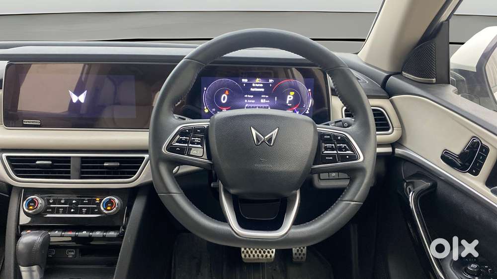 Mahindra Xuv700 2.2 Ax 7 Diesel At Luxury Pack Str Awd, 2022, Diesel