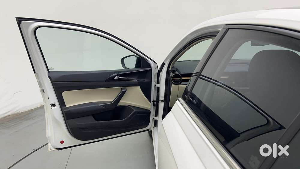 Skoda Slavia Style 1.0l Tsi At, 2023, Petrol