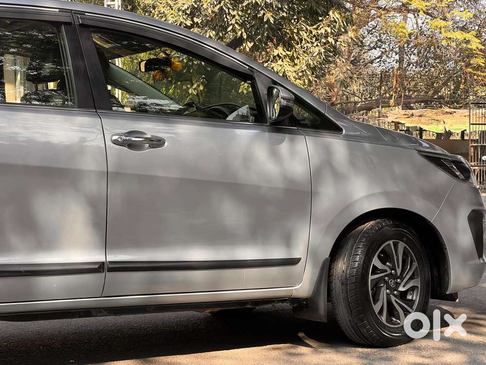 Toyota Innova Crysta