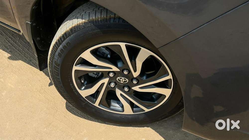 Innova Crysta Auto 2022 Petrol