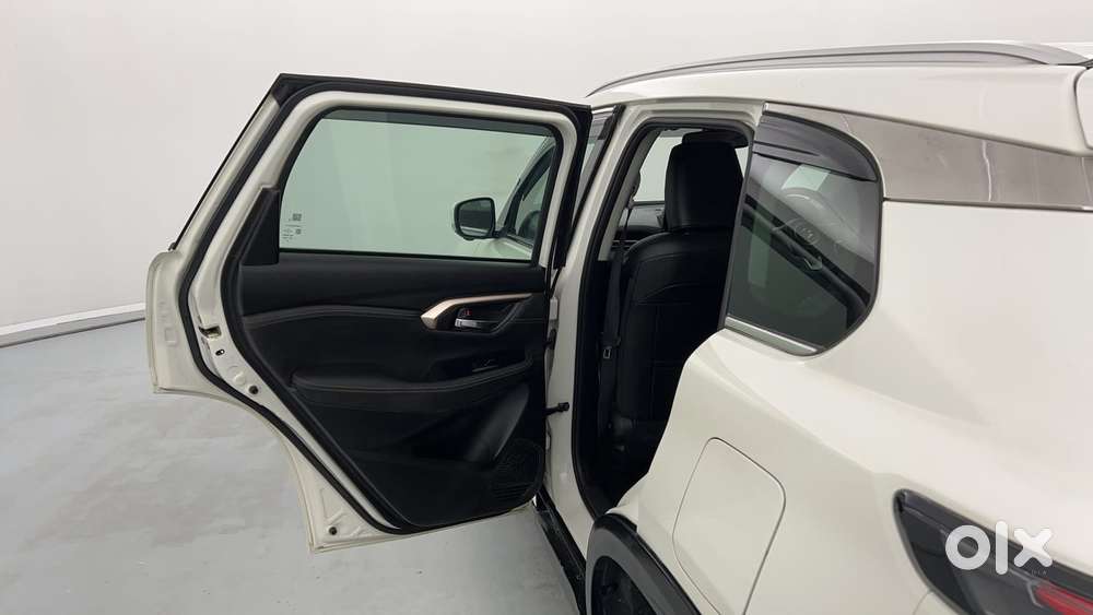 Maruti Suzuki Grand Vitara 1.5 Alpha Plus Intelligent Hybrid Ecvt, 2..