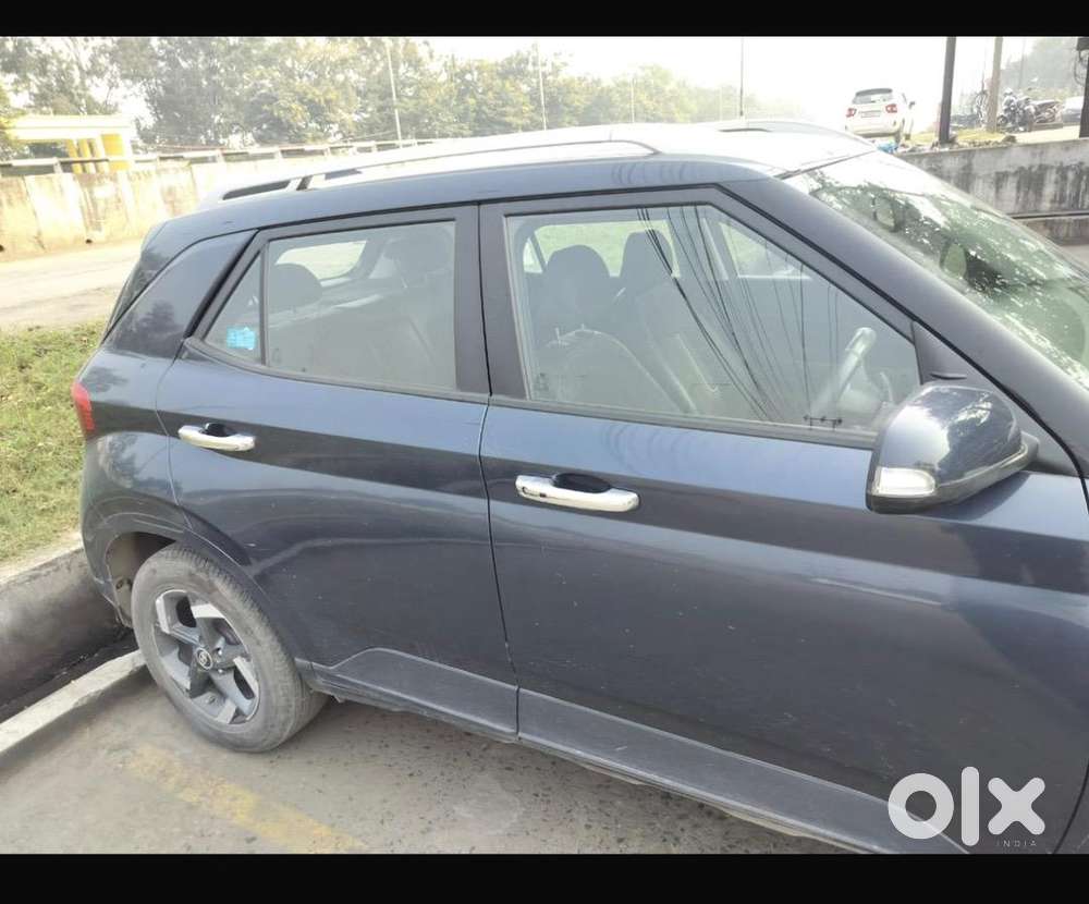 Hyundai Venue 2019 Diesel 64299 Km Driven