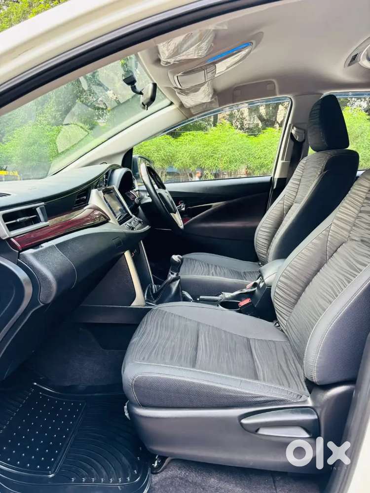 Toyota Innova Crysta 2.4 V 2017