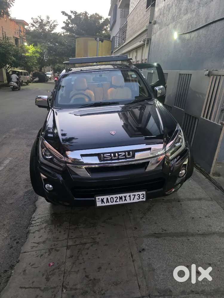 2022 Isuzu V-Cross 2WD AT Z  38600 KM  Auto Diesel  Insurance sep 2027