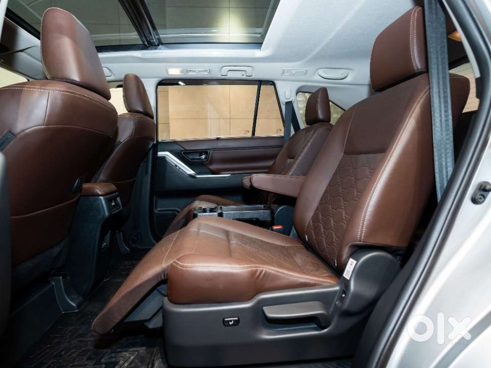 Toyota Innova Hycross 2.0 Zx Hybrid 7 Str, 2025, Petrol