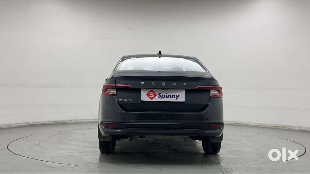 Skoda Slavia Ambition 1.0l Tsi At, 2022, Petrol