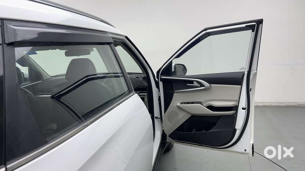 Kia Carens 1.5 Prestige Plus 7 Str Imt, 2023, Petrol