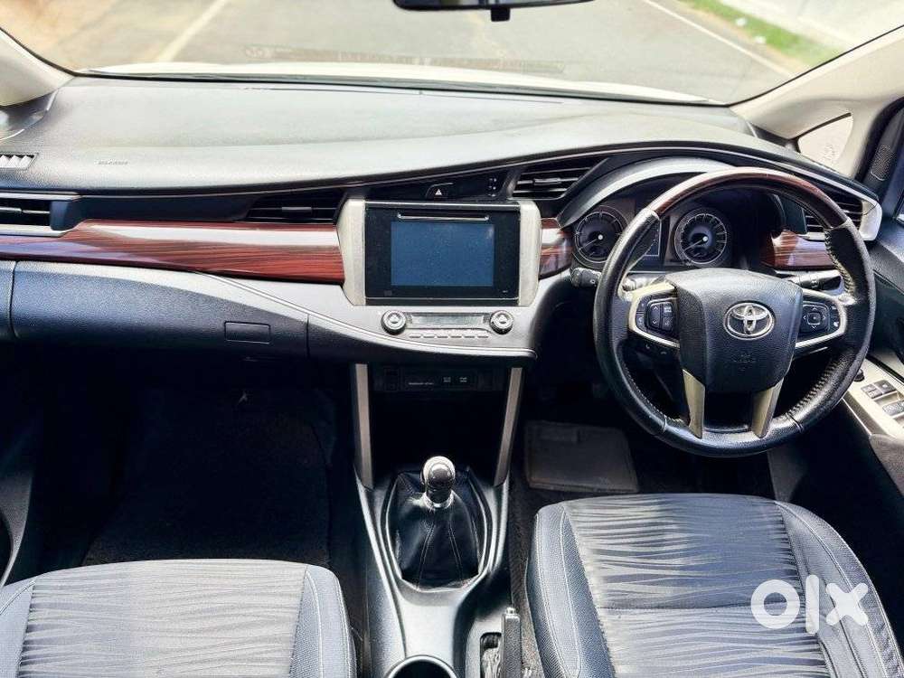Toyota Innova Crysta 2.4 V, 2017