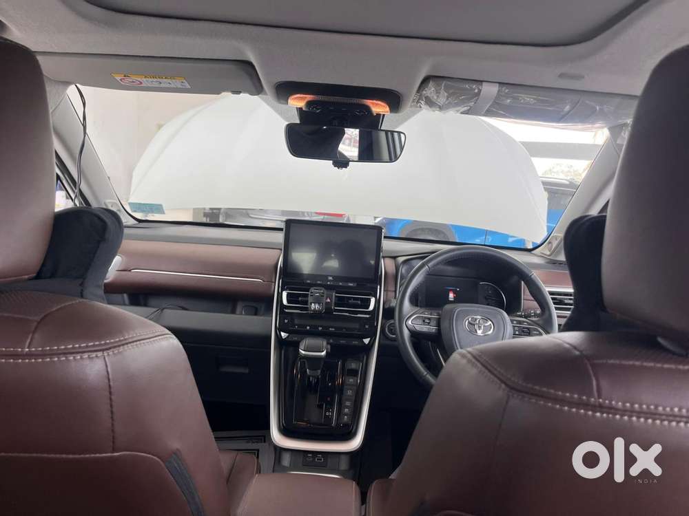 Toyota Innova Hycross 2.0 Zx (o) Hybrid 7 Str, 2024, Petrol