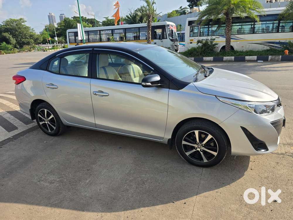Toyota Yaris V Cvt, 2019, Petrol