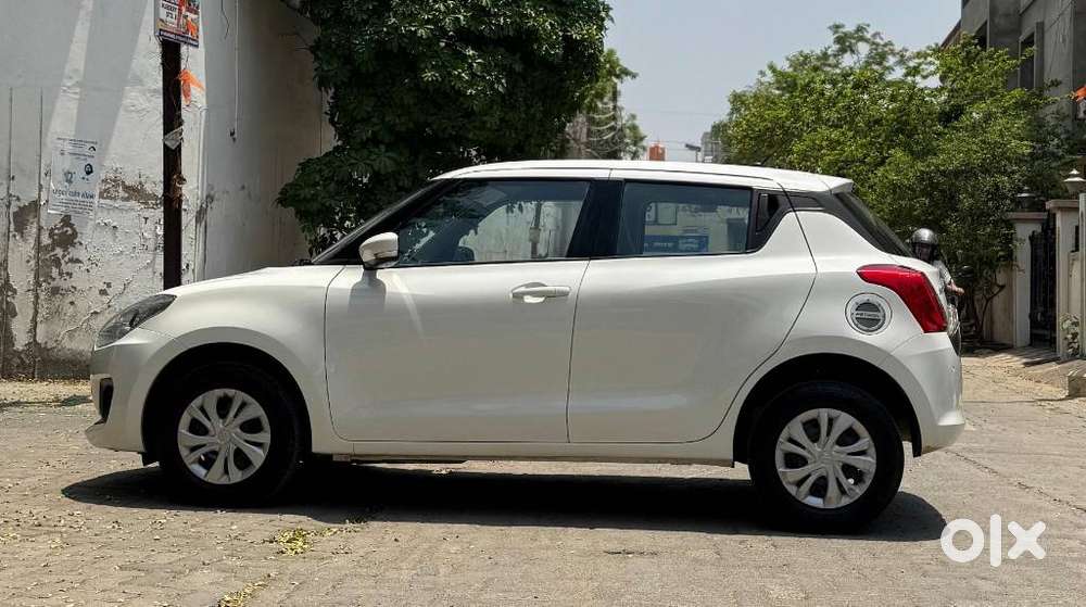Maruti Suzuki Swift Vxi + Manual, 2022, Petrol
