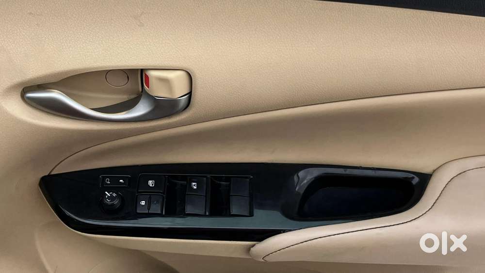 Toyota Yaris V Cvt, 2021, Petrol