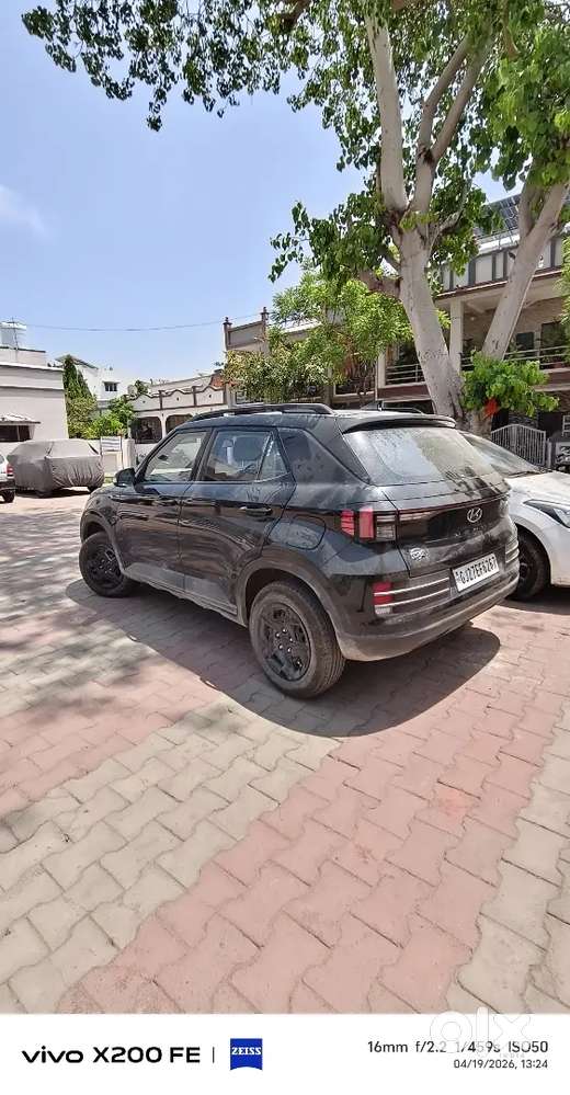 Hyundai Venue 2024 Petrol 11800 Km Driven