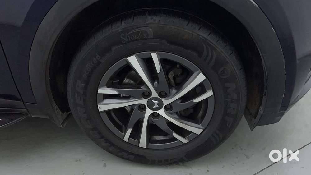 Mahindra Xuv700 2.0 Ax 5 Petrol At Str, 2022, Petrol