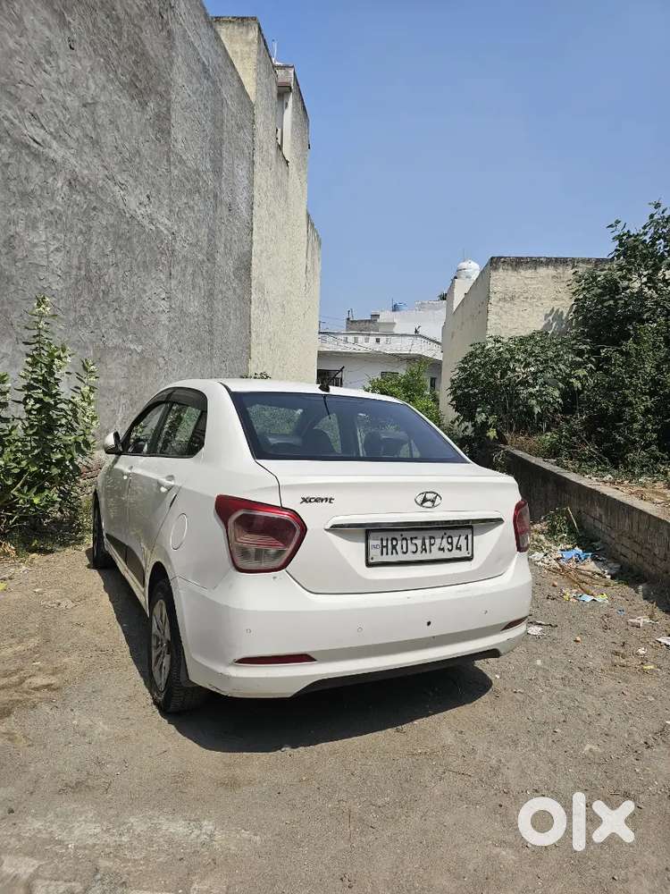 Hyundai Xcent 2015 White Very Good Condition Good Tyres