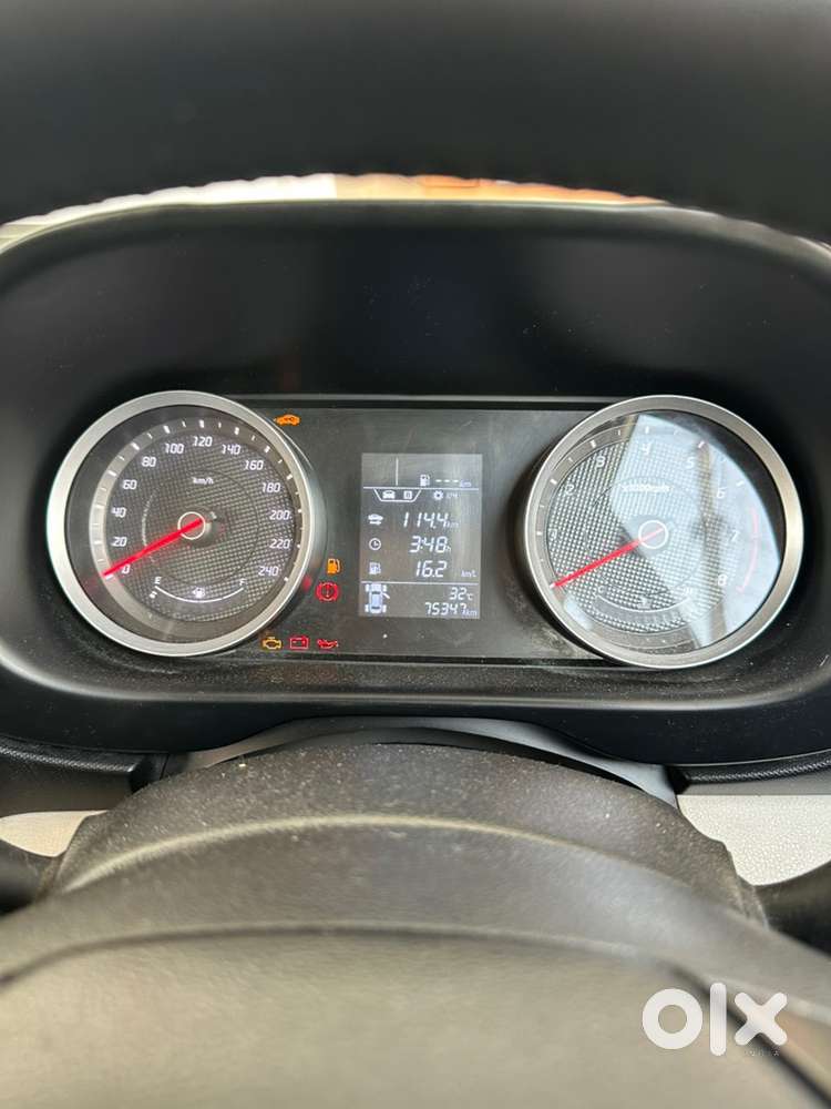 Hyundai Venue 2023 Petrol 75000 Km Driven