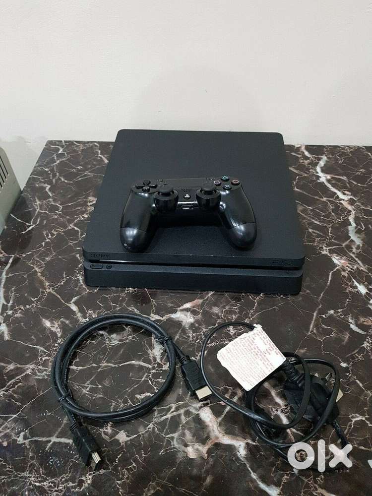 Ps4 slim 1Tb game console